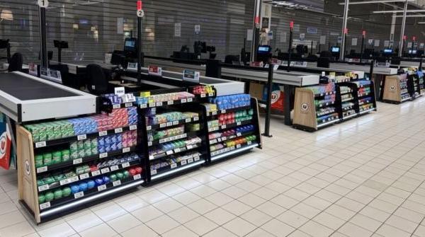 CJS R&eacute;alise les Pr&eacute;sentoirs Devant de Caisse d'un Hyper U